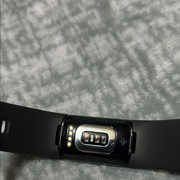 Fitbit Charge 6 with additional bands - Picture 12 of 12
